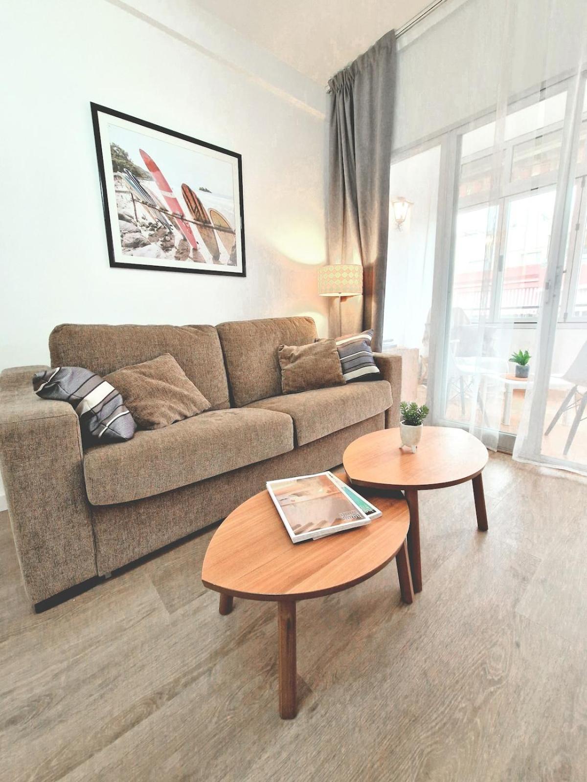2 Bedroom In The Center Of Apartment *