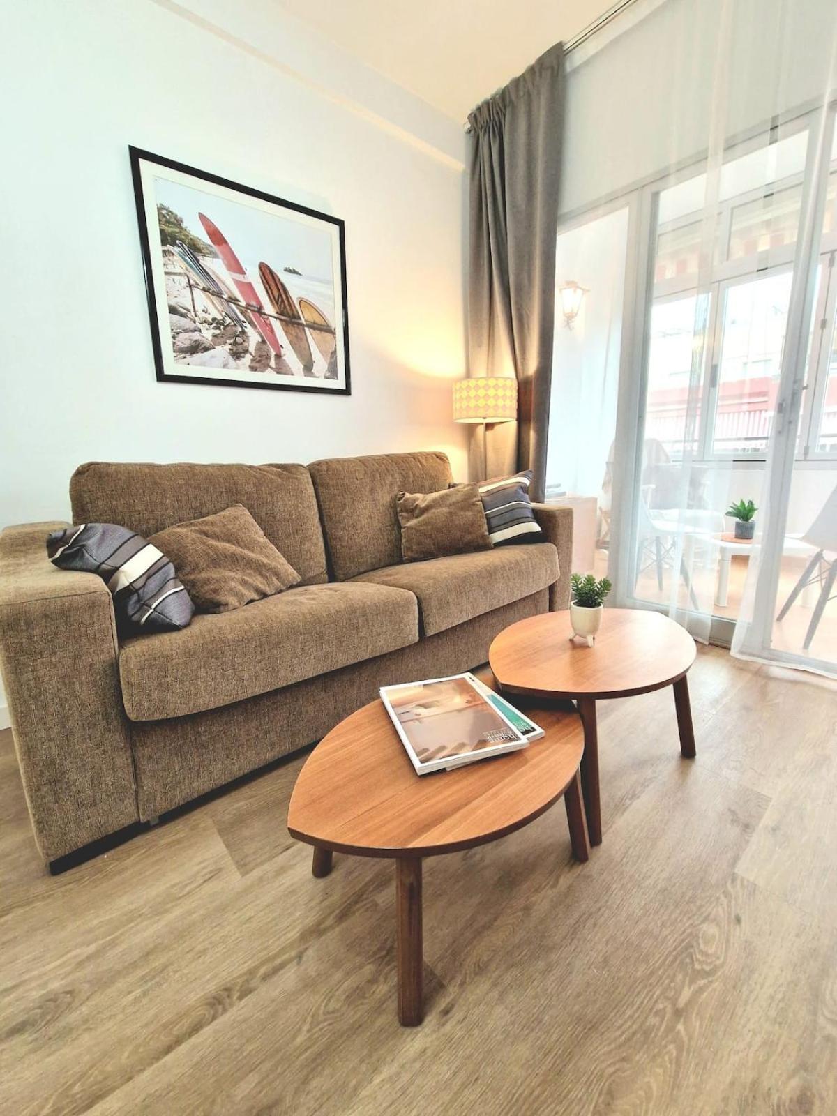 2 Bedroom In The Center Of Apartment *
