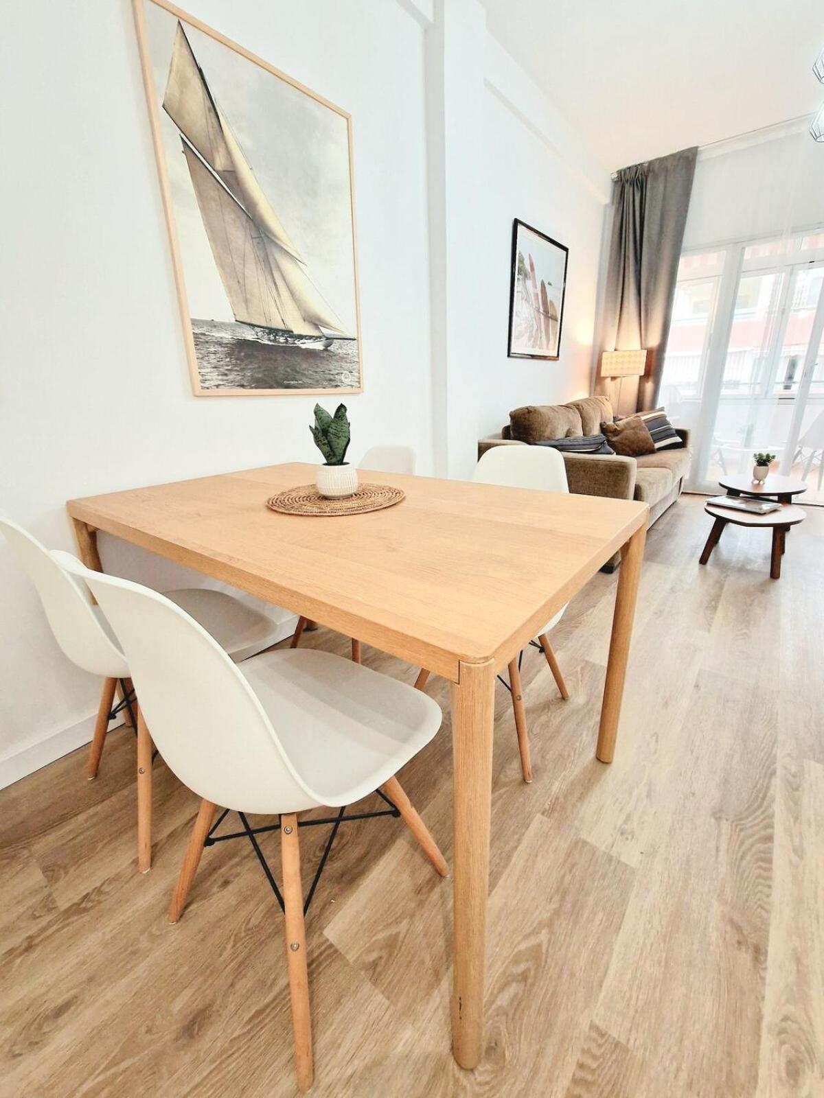 Apartment 2 Bedroom In The Center Of *